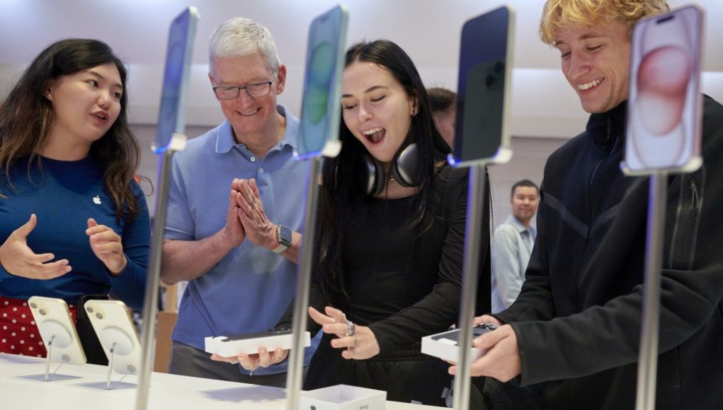 Tim Cook, chief executive officer of Apple Inc., second left, at the company's Fifth Avenue store in New York